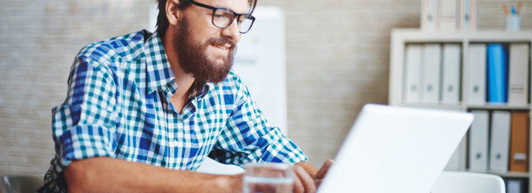 La aplicación móvil debe incluir la capacidad de dar de alta contratos y pedidos